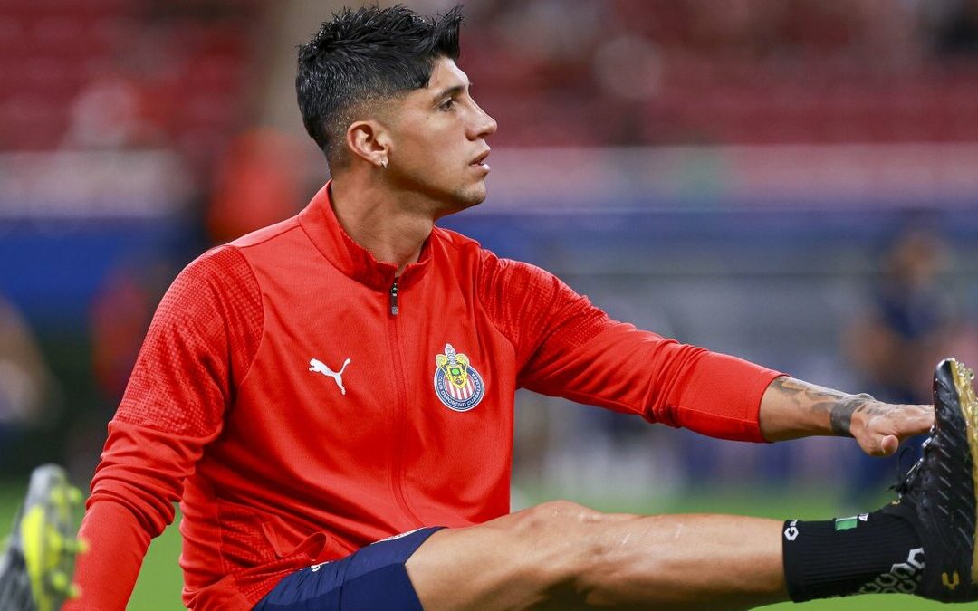 Alan Pulido: Las Estrategias de Chivas para su Transferencia Exitosa