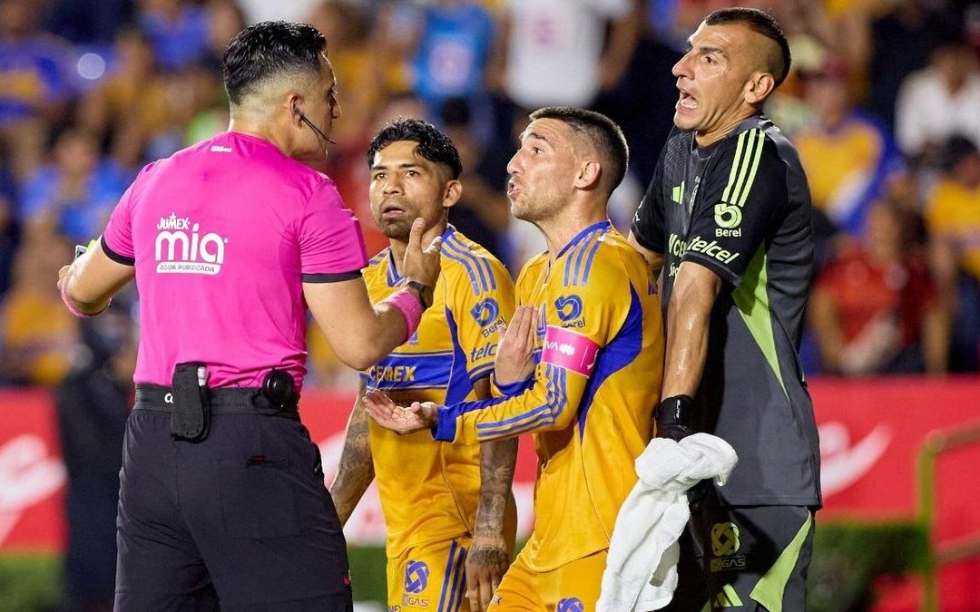 El árbitro que pitó penales para Tigres: el familiar del Chuletita y su rechazo por Cruz Azul