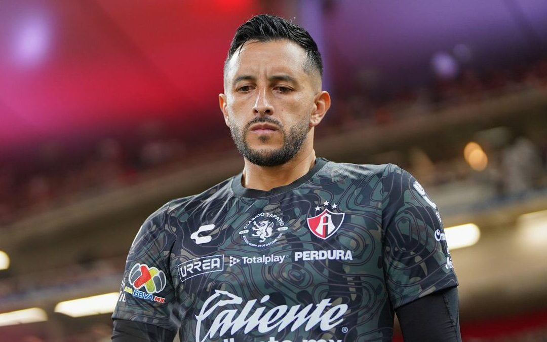 Camilo Vargas renueva con el Atlas: un compromiso de tres años en el fútbol mexicano