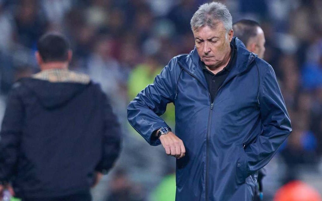 Domenec Torrent Expresa Su Descontento con el Arbitraje en el Partido Frente a Toluca